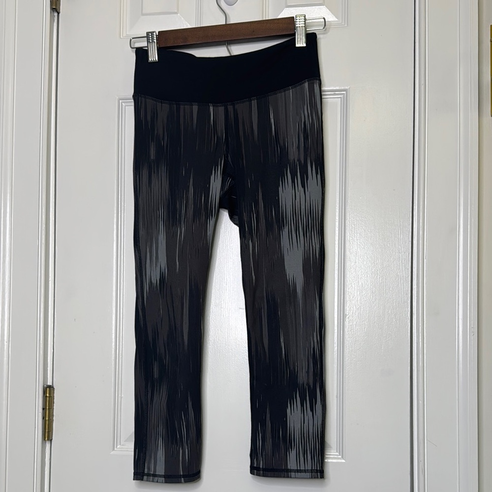 GAP Black and Gray Leggings with Dynamic Pattern